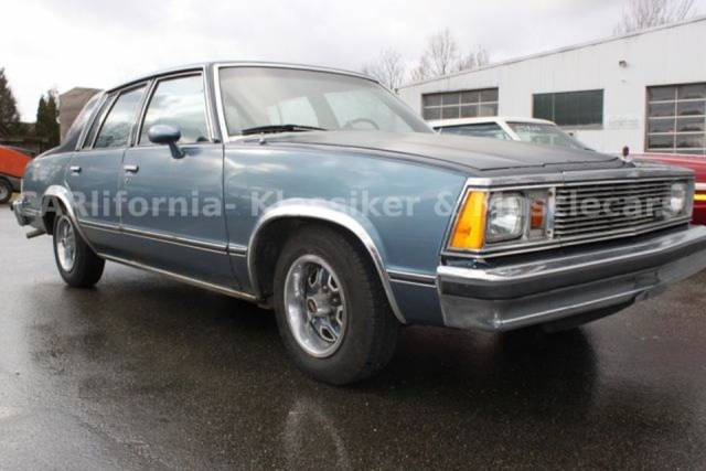 Image 1/7 de Chevrolet Malibu Classic Sedan (1981)