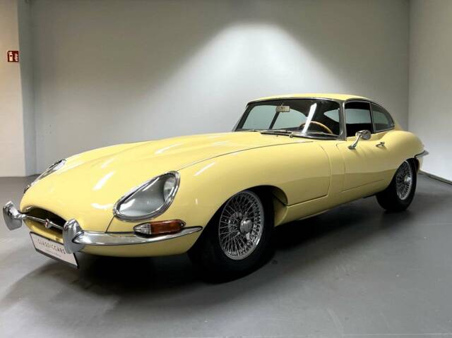 Image 1/22 of Jaguar E-Type 4.2 (1965)