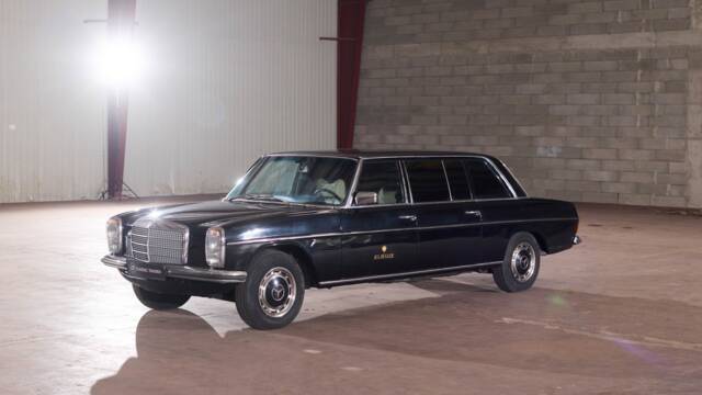 Image 1/64 of Mercedes-Benz 230/6 LWB (1976)