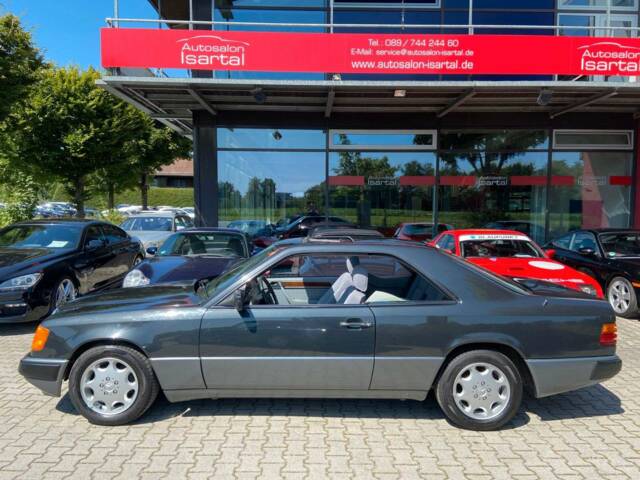 Image 1/18 de Mercedes-Benz 230 CE (1991)