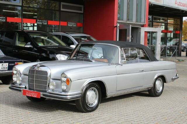 Image 1/17 of Mercedes-Benz 300 SE (1964)