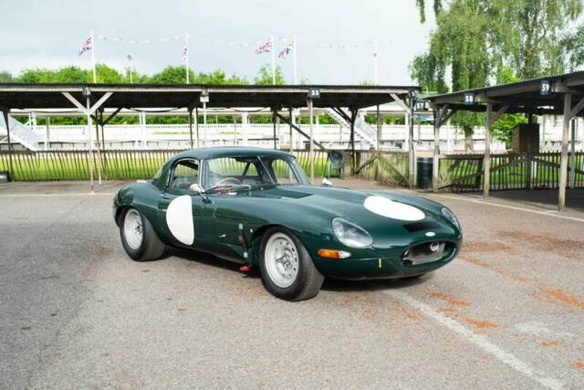 Image 1/19 of Jaguar E-Type "Lightweight" (1961)