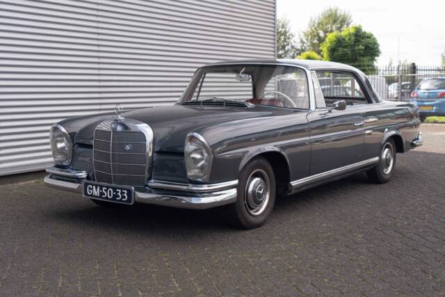 Afbeelding 1/7 van Mercedes-Benz 220 SE b (1964)