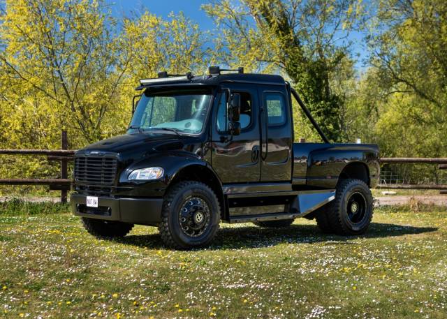 Image 1/10 of Freightliner M2 Custom (2007)