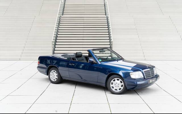 Image 1/45 of Mercedes-Benz E 220 (1995)