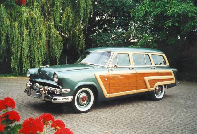 Image 1/8 of Ford Custom DeLuxe Country Squire (1954)