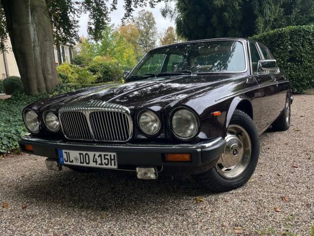 Image 1/8 of Daimler Double Six (1992)