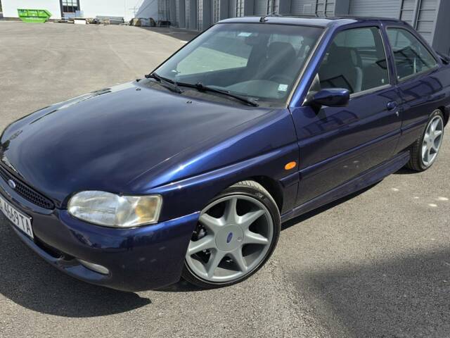 Image 1/8 of Ford Escort 2.0 16V "F1 Edition" (1996)