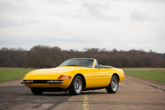 Image 1/30 de Ferrari 365 GTS&#x2F;4 Daytona (1971)