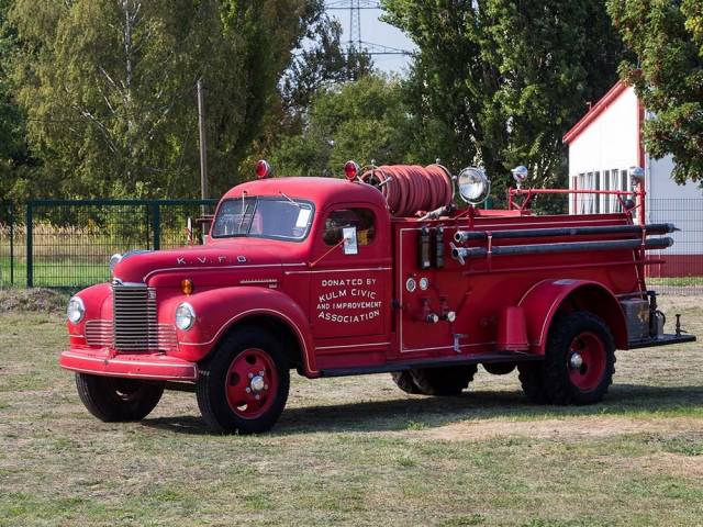 Image 1/11 of International Harvester KB-5 Firetruck (1949)