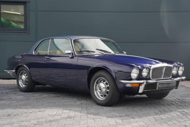 Bild 1/50 von Daimler Sovereign 4.2 (1975)