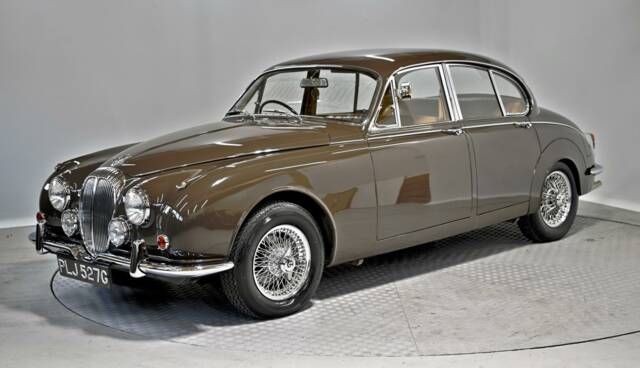 Image 1/50 of Daimler V8-250 (1969)