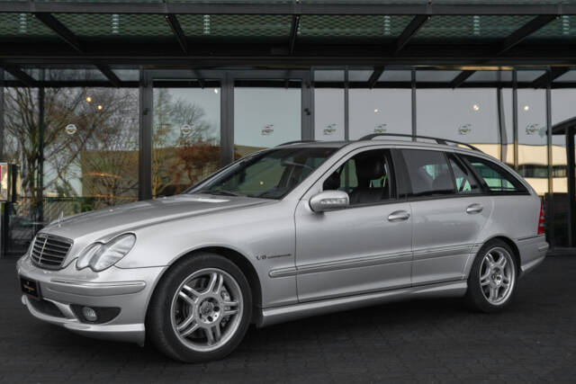 Immagine 1/25 di Mercedes-Benz C 32 AMG T (2002)