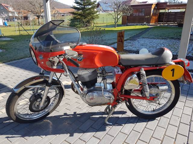 Image 1/9 of MV Agusta DUMMY (1971)