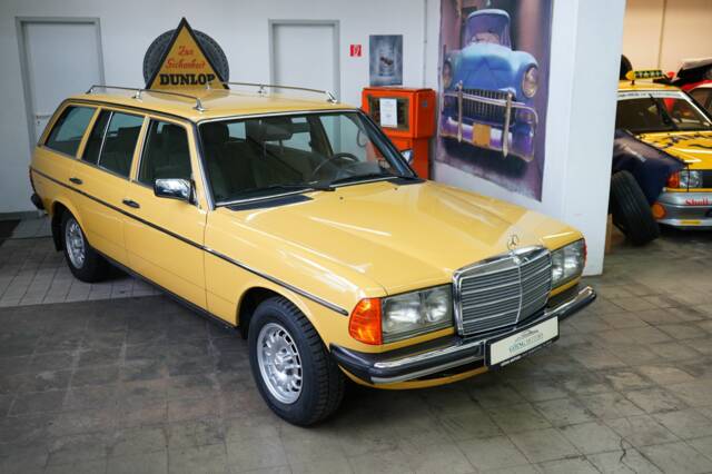 Image 1/31 of Mercedes-Benz 230 TE (1983)
