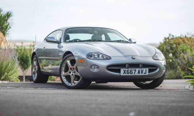 Immagine 1/50 di Jaguar XK8 4.0 (2000)