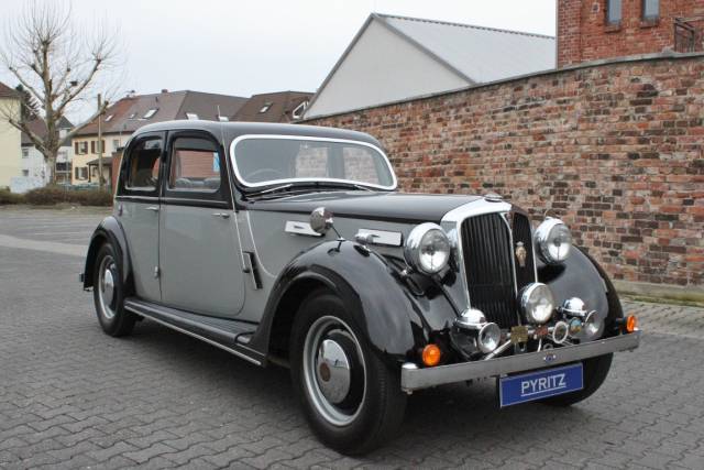 Image 1/17 of Rover 16 P2 (1946)