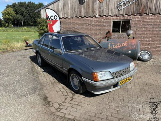 Image 1/35 de Opel Rekord 2,0 E (1985)