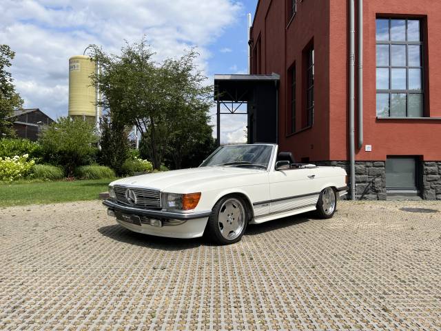 Bild 1/43 von Mercedes-Benz 500 SL (1985)