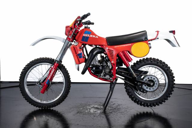 Image 1/19 of Gilera DUMMY (1982)