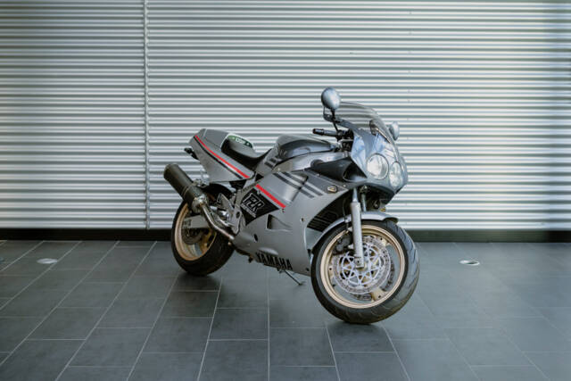 Imagen 1/17 de Yamaha DUMMY (1990)