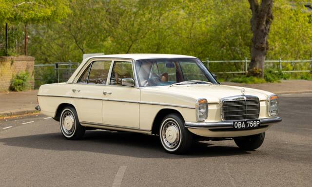 Image 1/40 of Mercedes-Benz 230/4 (1976)