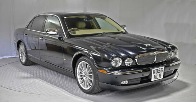 Image 1/50 of Jaguar XJ 8 4.2 (2006)