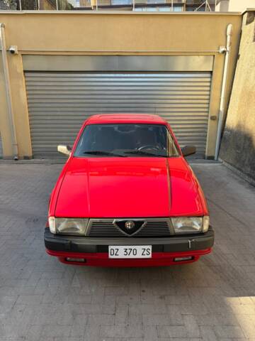 Bild 1/28 von Alfa Romeo 75 3.0 V6 America (1988)