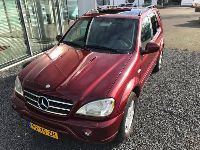 Bild 1/4 von Mercedes-Benz ML 55 AMG (2000)