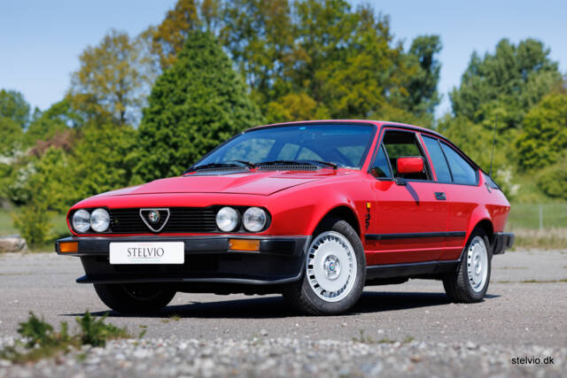 Immagine 1/36 di Alfa Romeo GTV 6 2.5 (1986)