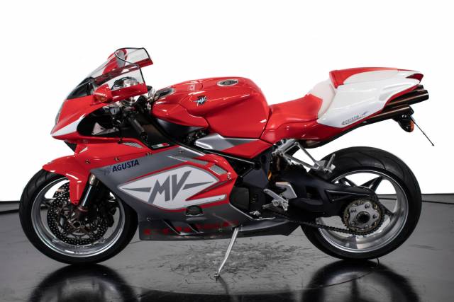 Image 1/39 of MV Agusta DUMMY (2005)