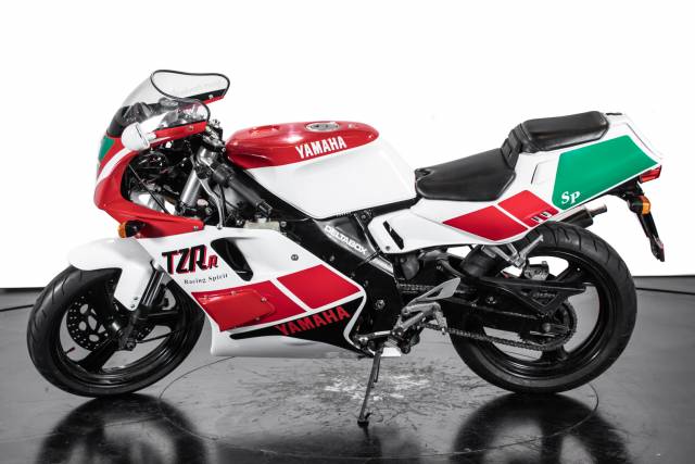 Immagine 1/27 di Yamaha DUMMY (1994)