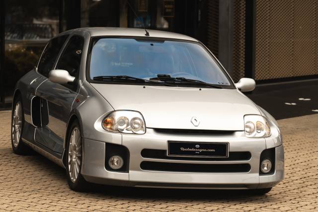 Bild 1/50 von Renault Clio II V6 (2002)