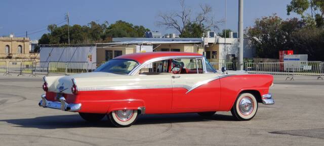 Image 1/17 of Ford Fairlane 500 Club Victoria (1956)
