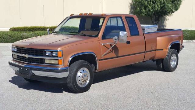 Image 1/20 of Chevrolet C30 Silverado (1989)