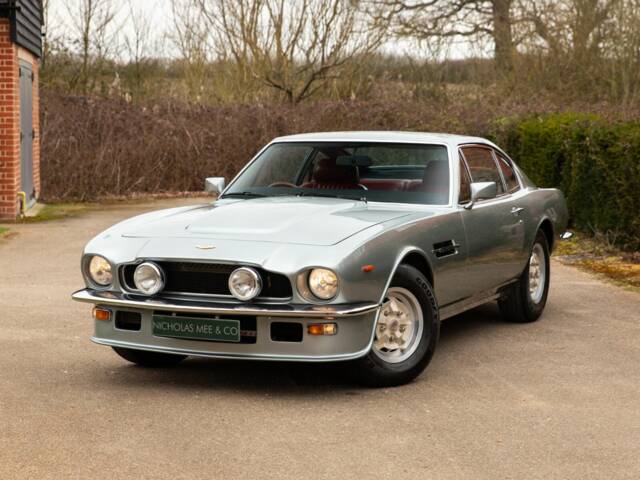 Image 1/50 of Aston Martin V8 (1978)