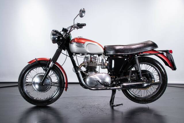 Image 1/50 de Triumph T 100 Daytona (1969)