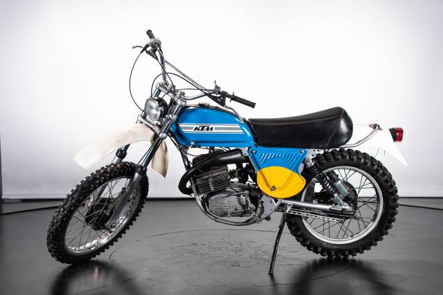 Image 1/39 of KTM DUMMY (1975)