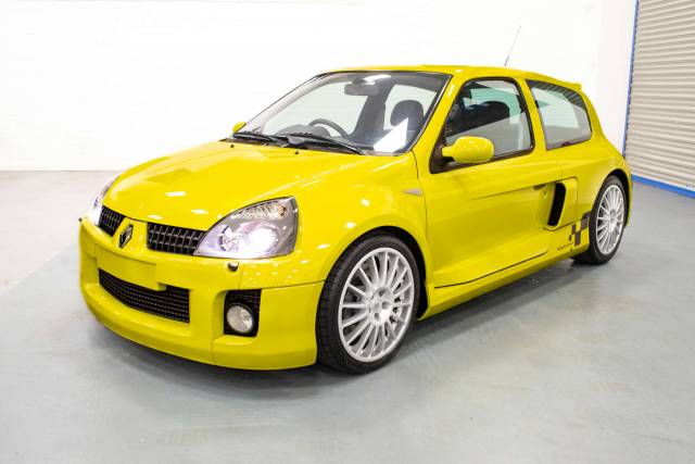 Immagine 1/15 di Renault Clio II V6 (2004)