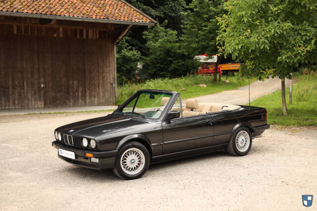 Image 1/83 de BMW 325i (1990)