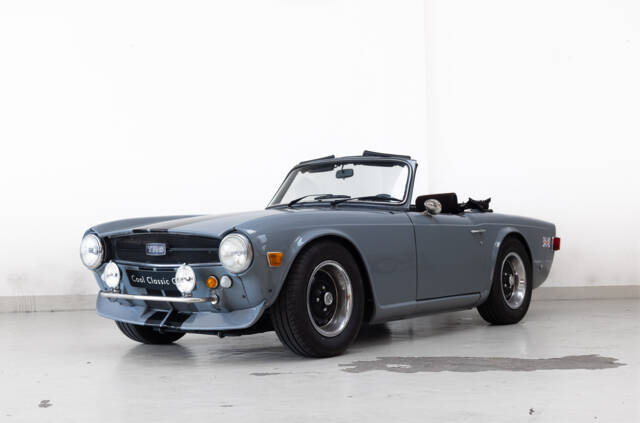 Image 1/28 of Triumph TR 6 (1975)