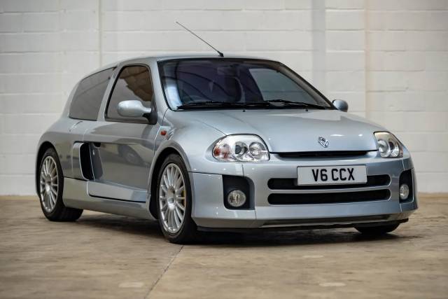 Image 1/8 de Renault Clio II V6 (2002)