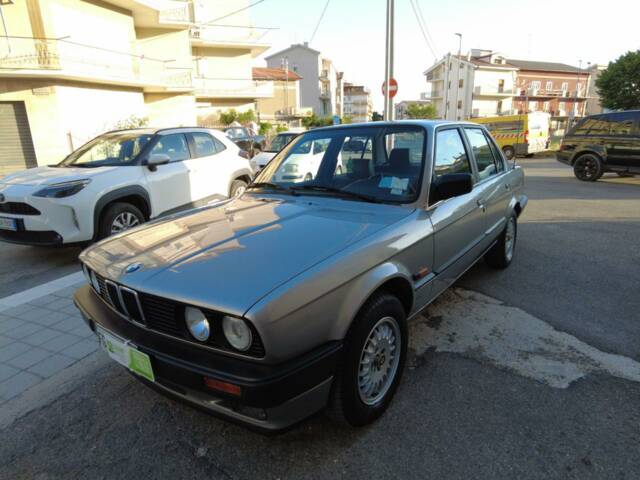 Bild 1/19 von BMW 318i (1989)