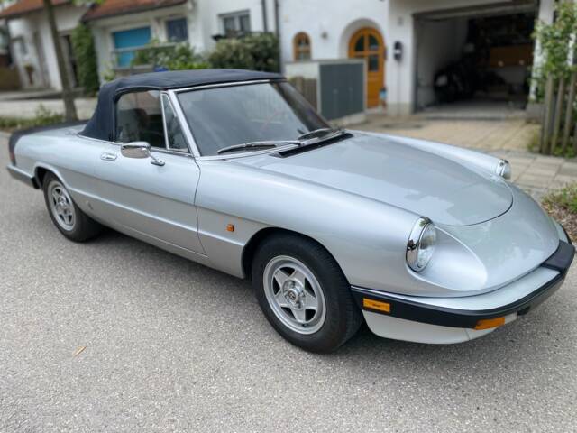 Immagine 1/31 di Alfa Romeo 1.6 Spider (1985)