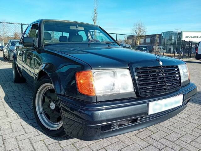 Image 1/8 of Mercedes-Benz 400 E (1991)
