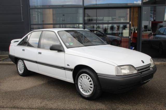 Bild 1/9 von Opel Omega 2,0i (1991)