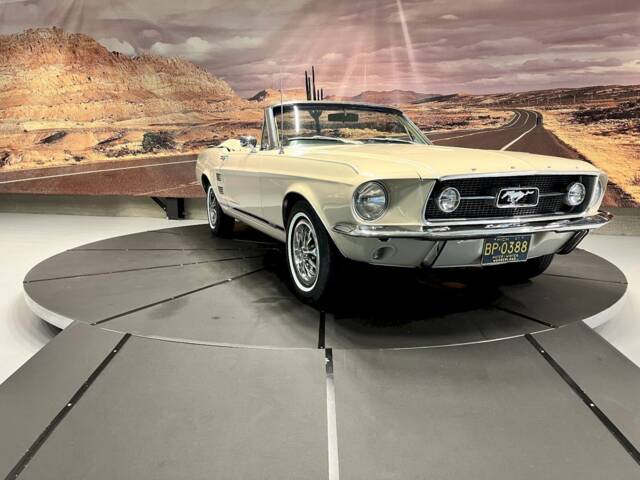 Image 1/36 of Ford Mustang 390 (1967)