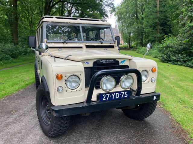 Image 1/56 of Land Rover 109 (1975)