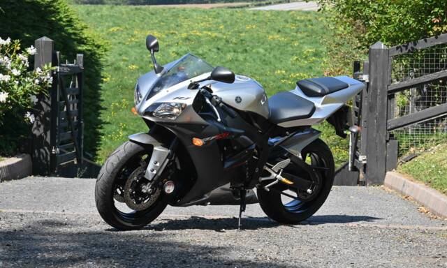 Image 1/49 of Yamaha YZF-R1 (2002)