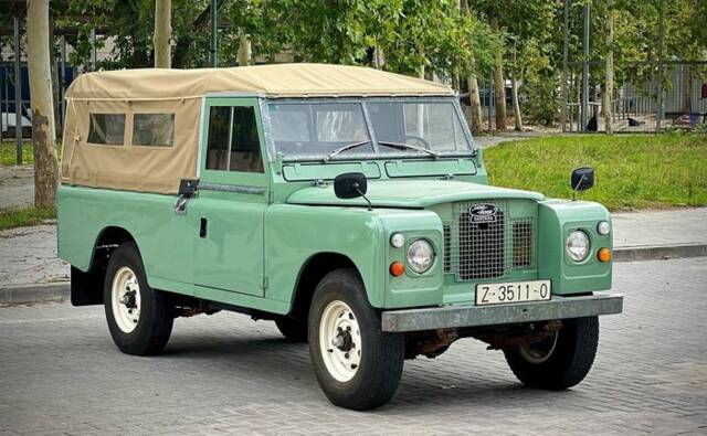 Image 1/6 of Land Rover 109 (1982)